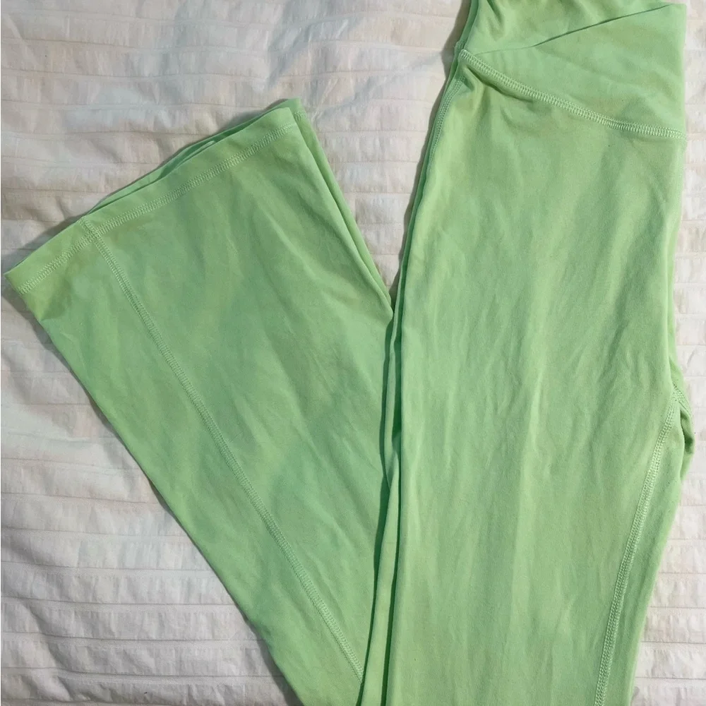 Girl’s Old Navy Bright Green Flare Leggings - Picture 1 of 6